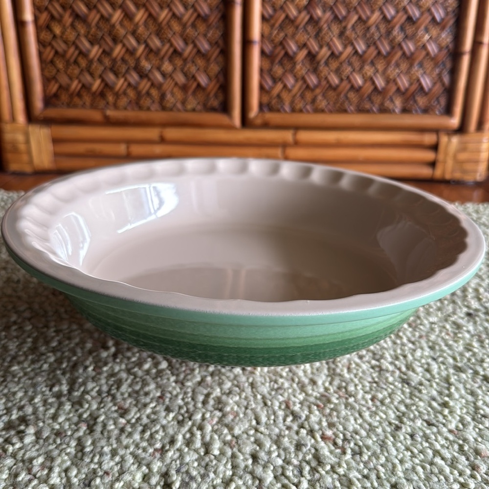 Le Creuset stoneware pie dish